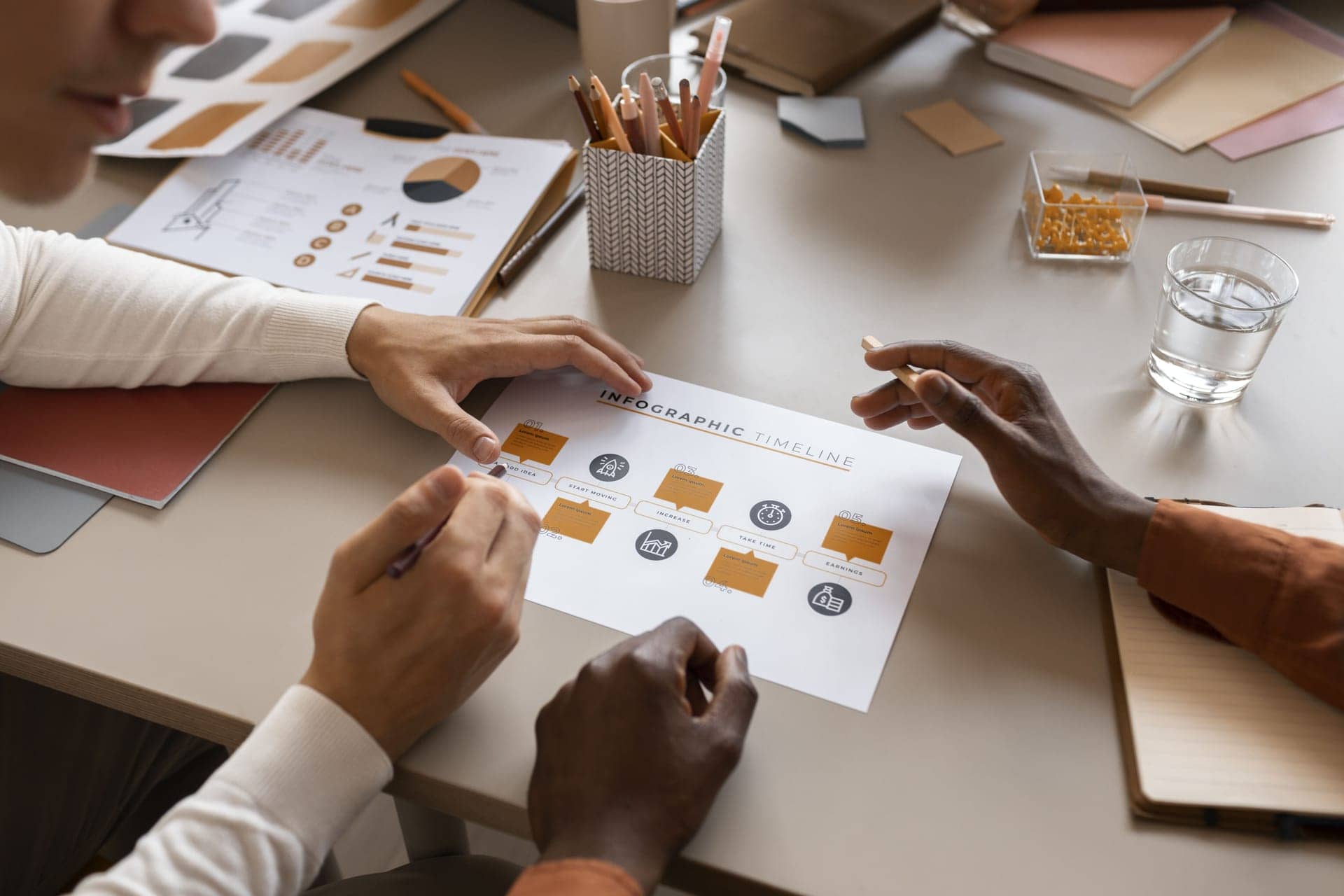 Equipe trabalhando em escritório