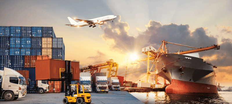 Hub logístico global ao pôr do sol